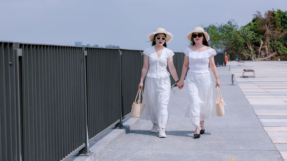Tips Mix and Match Outfit Korea untuk Iklim Tropis Indonesia